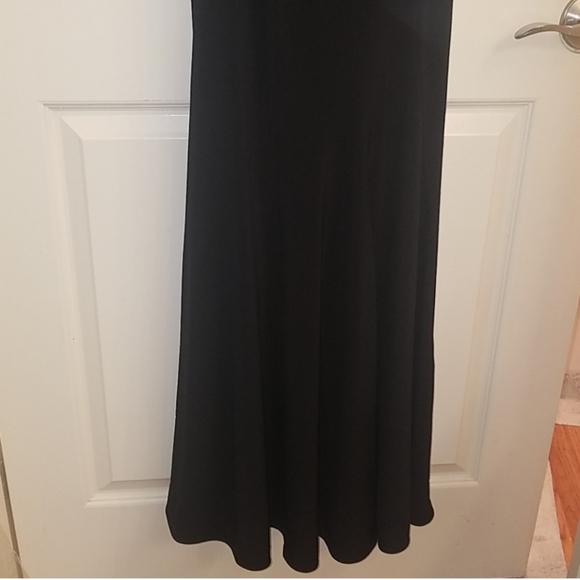 Elegant Black Sleeveless Dress - Picture 8 of 8